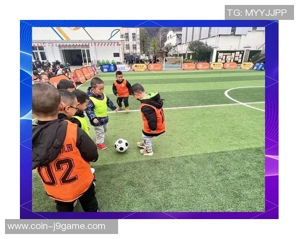 西安暑假足球营开启快乐暑期让孩子们在绿茵场上尽情挥洒汗水与激情 西安暑假足球营开启快乐暑期让孩子们在绿茵场上尽情挥洒汗水与激情