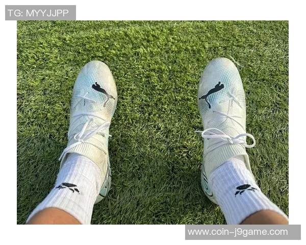 解决足球鞋后跟磨脚问题的有效方法与技巧分享 解决足球鞋后跟磨脚问题的有效方法与技巧分享